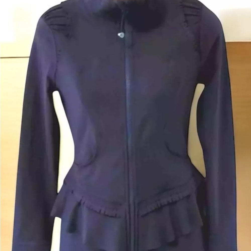 Lululemon Ruffle ballerina jacket GUC sz 6, broken zipper.